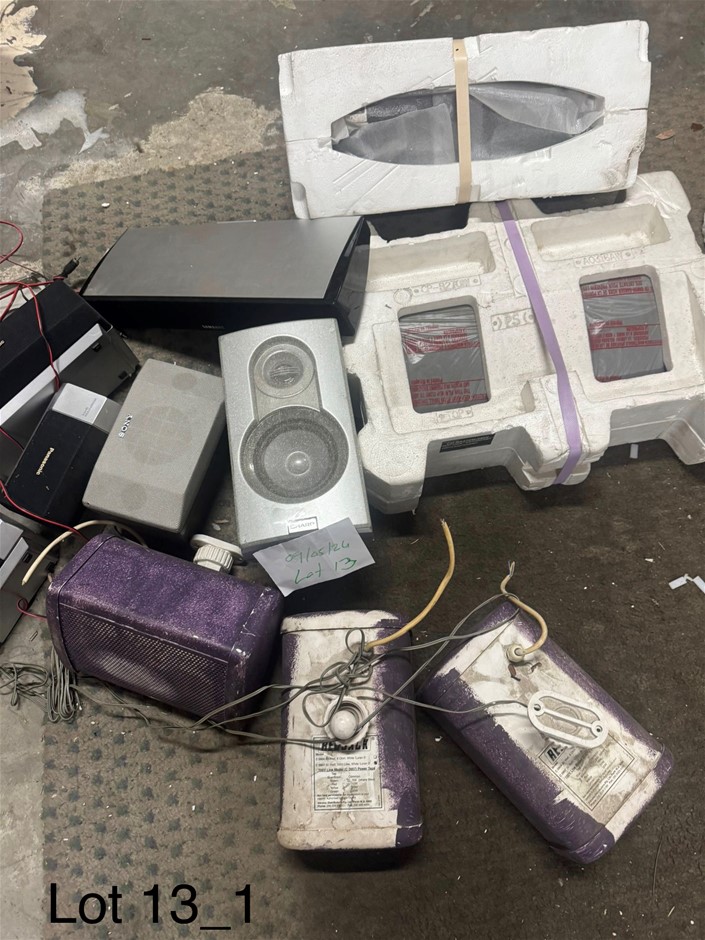END OF LEASE SALE: Mixed lot of speakers