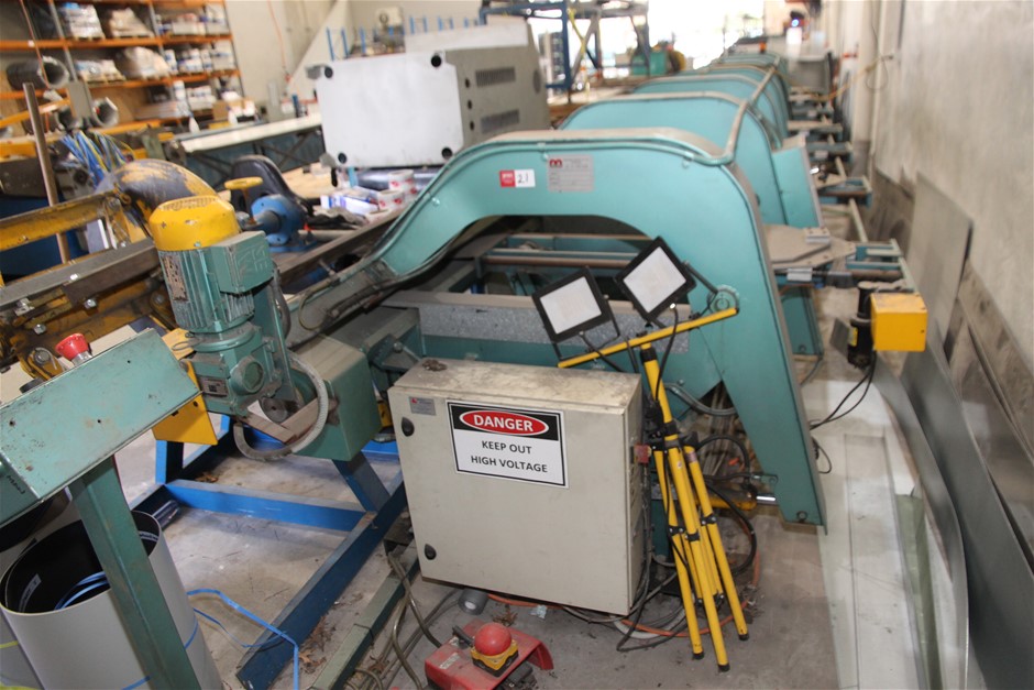<B>2000 Machine Maker S/F Apron Hydraulic Folder</B>