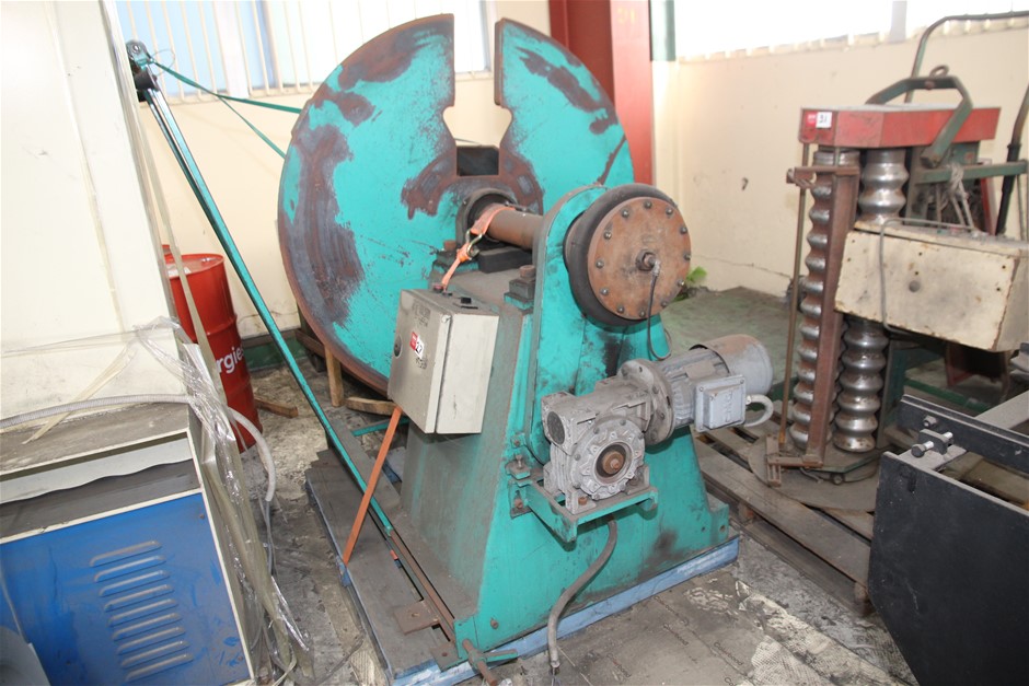 <B> Sheet Metal Roll Decoiler Machine</B>