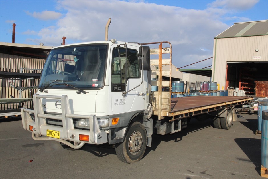 <B>2001 Hino FC3J Table Top</B>