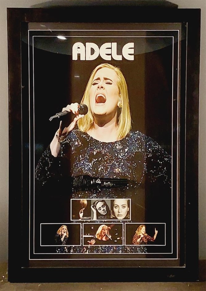 ADELE HANDSIGNED MICROPHONE IN FRAMED DISPLAY