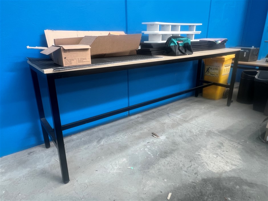High Table with Privacy Panels