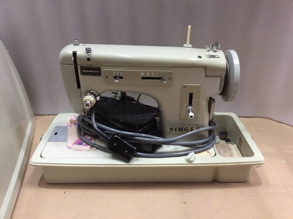 Singer Vintage Sewing Machine