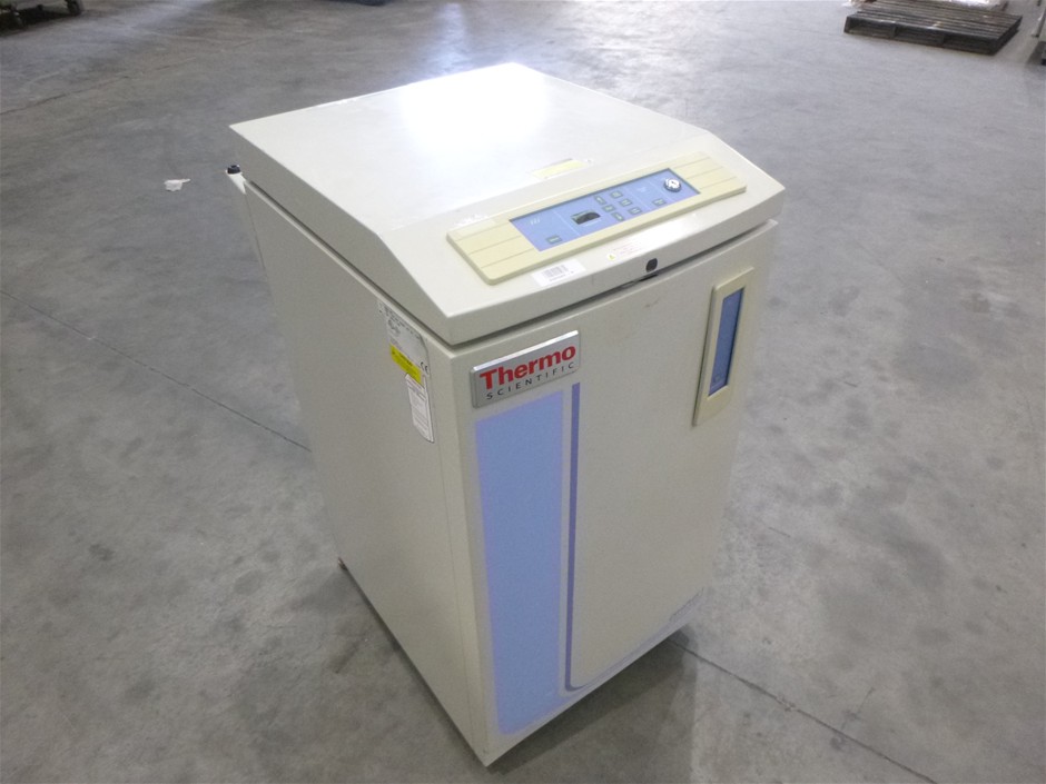 Thermo Scientific CryoPlus 1 7401 90L liquid nitrogen storage system
