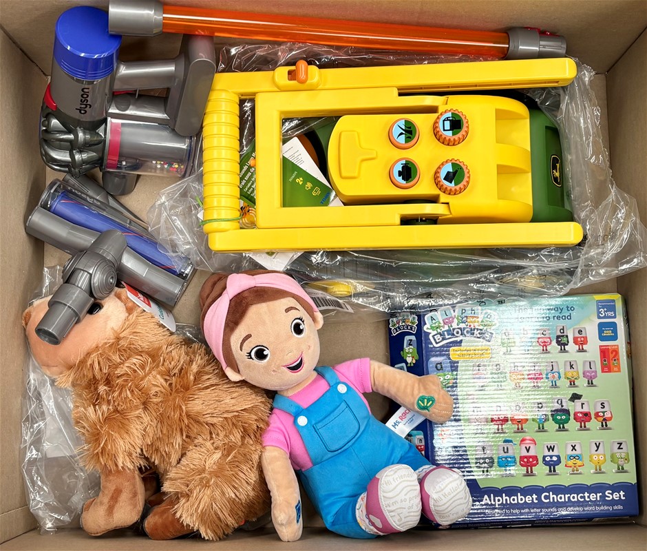 12 x Assorted Children's Toys, Comprising: PETS ALIVE, JOHN DEERE, CASDON &