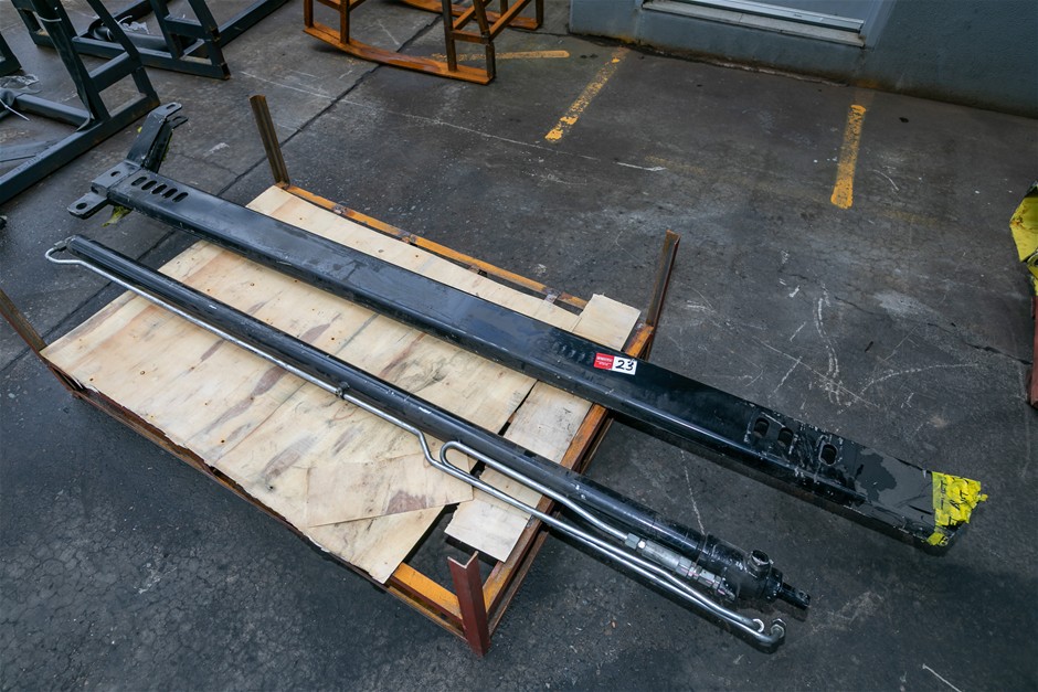 <B>Auslift Truck Crane Extension Arm with Ram</B>