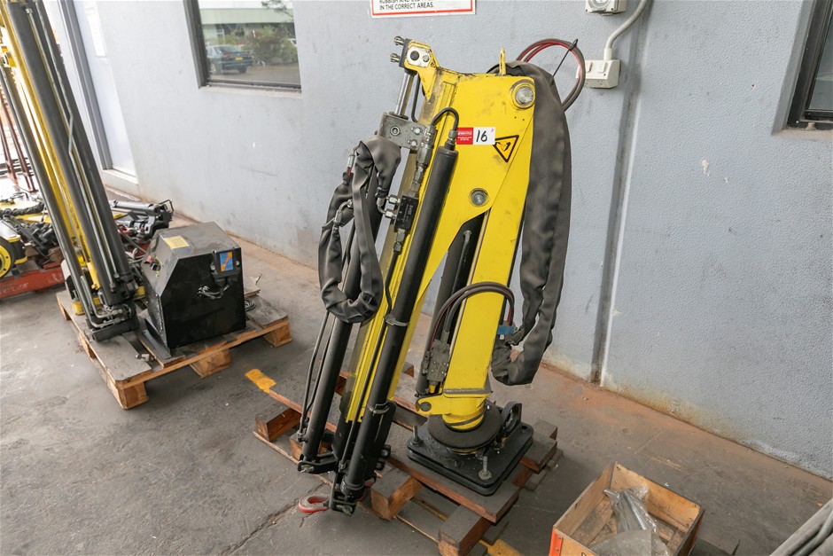 <B>2014 Auslift AL130 Hydraulic Tray Mount Truck Crane</B>
