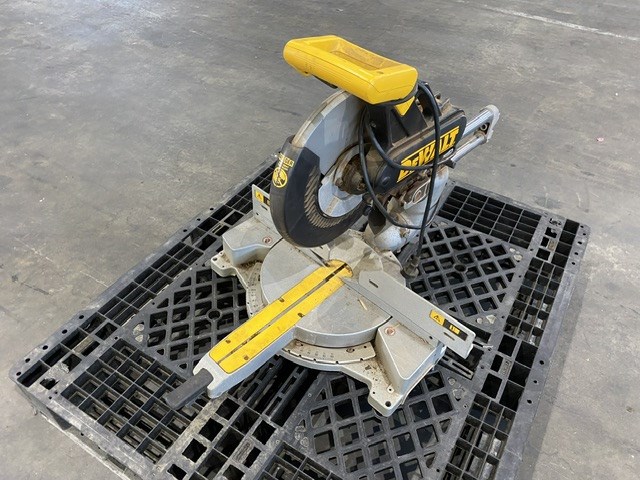 <p>DeWalt DW708 Compound Mitre Saw</p>
