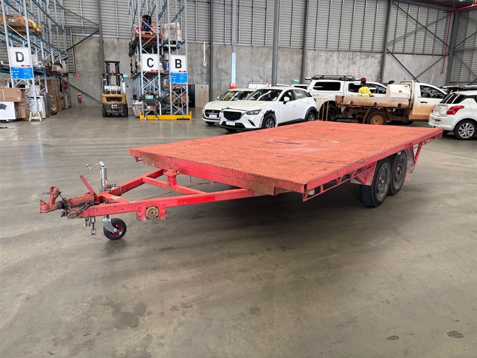 <p>2001 U-Tow Tandem Flat Top Trailer</p>
