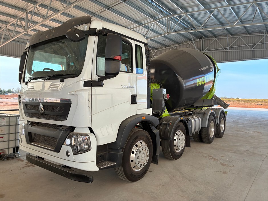 <B>2021 Sinotruk Concrete Mixer Truck</B>