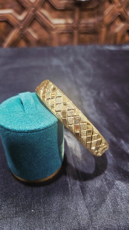 22KGold Filled /ITALY Yellow Bangle -(Stamped 22KGold Filled /ITALY)-Gift