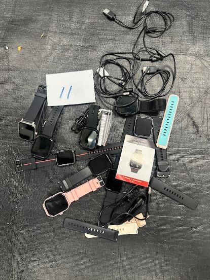 END OF LEASE SALE: Large quantity of smart watches
