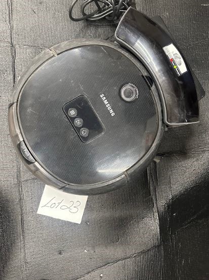 END OF LEASE SALE: Robotic vaccum cleaner