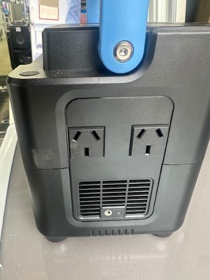 END OF LEASE SALE: Portable power station
