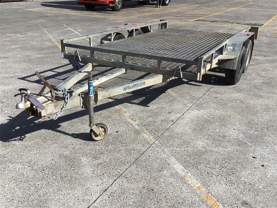 <p>2000 Swiftco Car Trailer</p>
