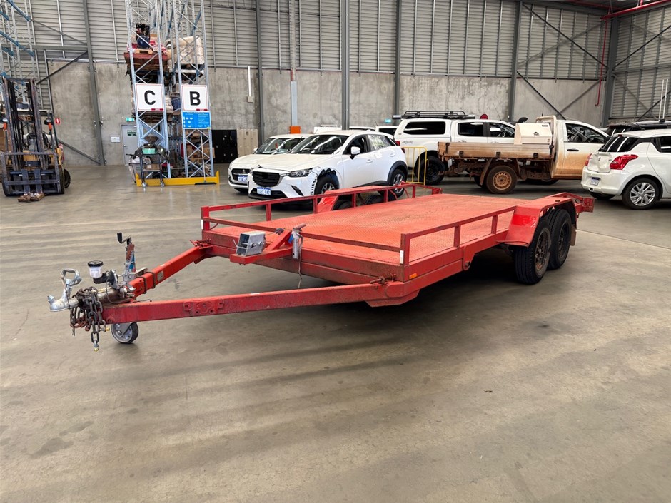 <p>2013 Vandal Fabrication Flat Top Tandem Flat Top Trailer</p>