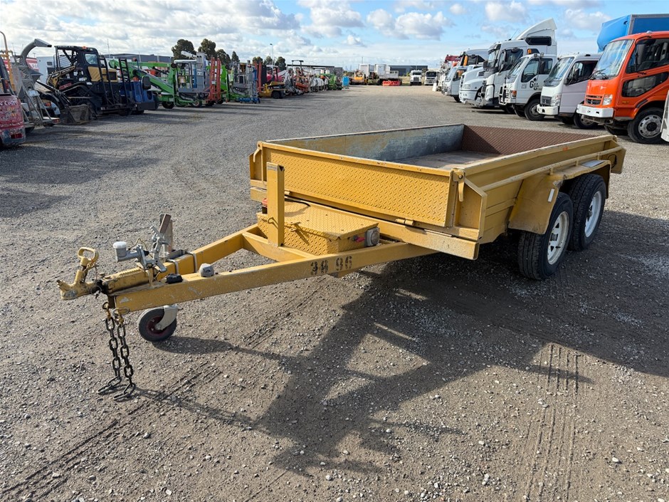 <p>2013 Major Trailers 10x5 Tandem Tipper Trailer</p>