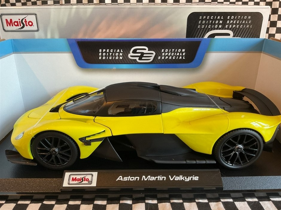 MAISTO Aston Martin Valkyrie Die Cast Car Model, Yellow. N.B: slightly dama