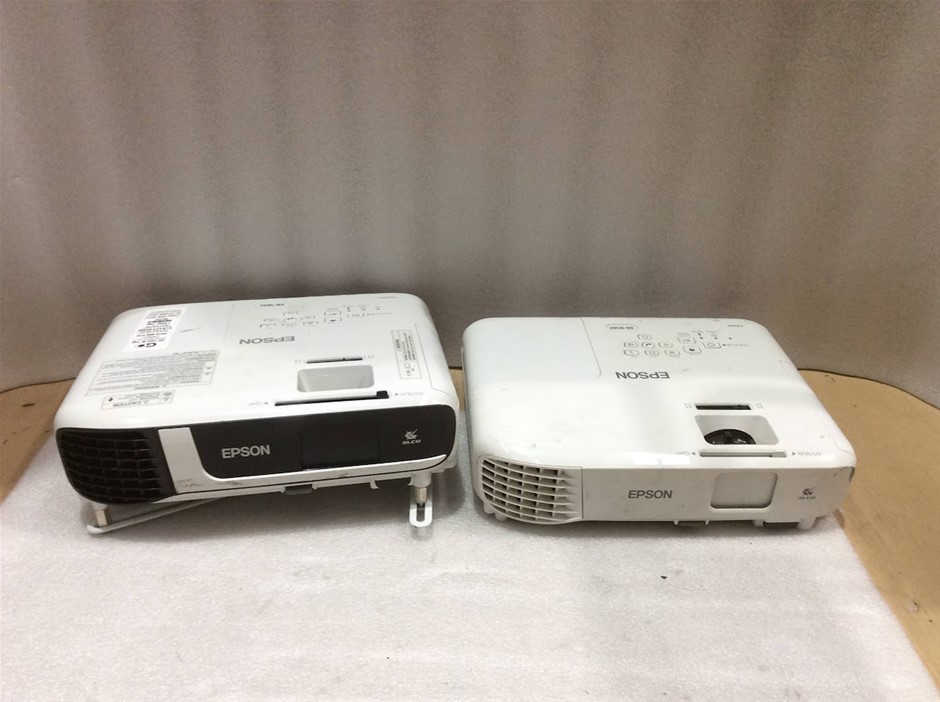 Epson EB-W52 Projector + Epson EB-W140 Projector