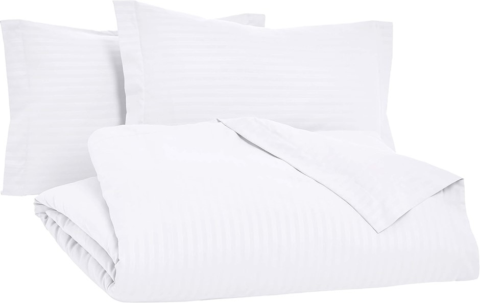 AMAZON BASICS Microfiber 3 Piece Duvet Cover Set, Full/Queen, Bright White,