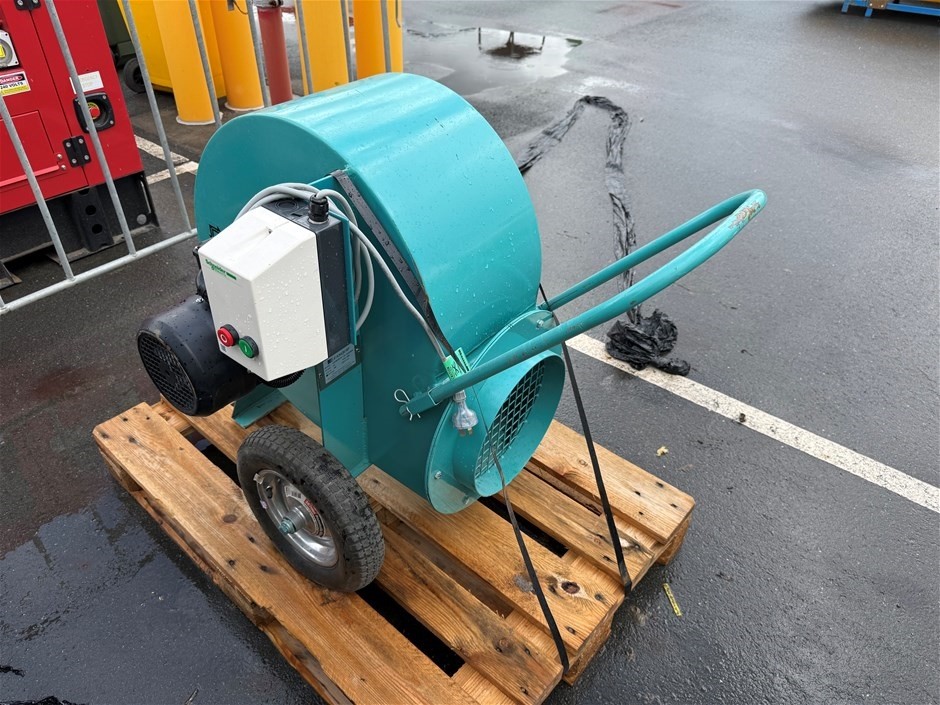 <p><strong>Mobile Blower Fan</strong></p>