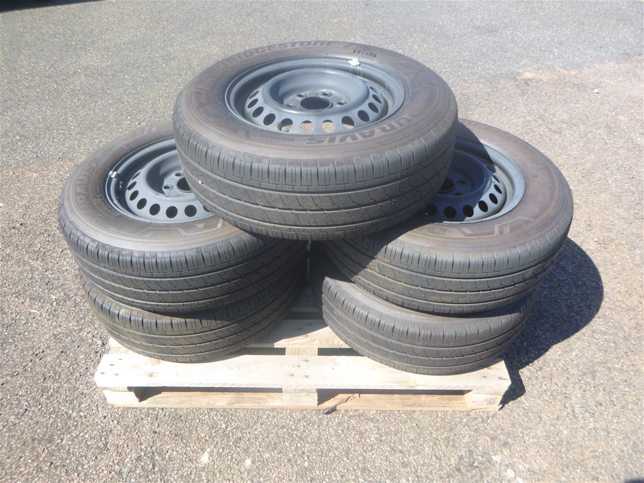 5 x Wheels ex H300 Toyota Commuter
