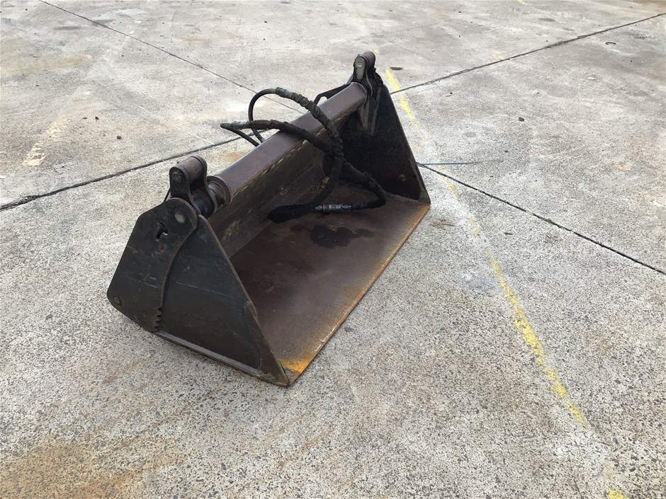 <p>4 in 1 Mini Loader Bucket </p>