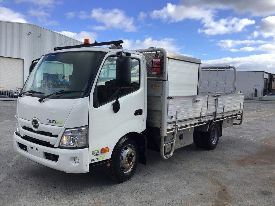 <p>2022 SEA 300 EV 4 x 2 Tray Body Truck</p>