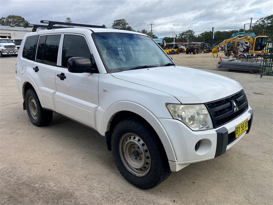 2011 Mitsubishi Pajero 4WD Manual - 5 Speed Wagon