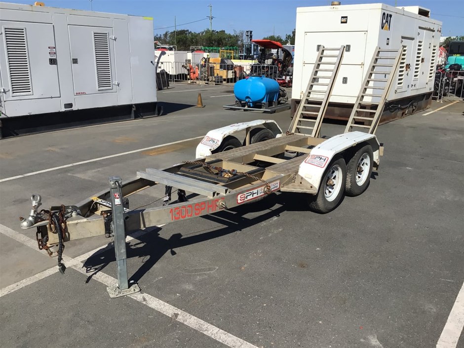 <p>2014 SureWeld SW2400EC Tandem Plant Trailer</p>