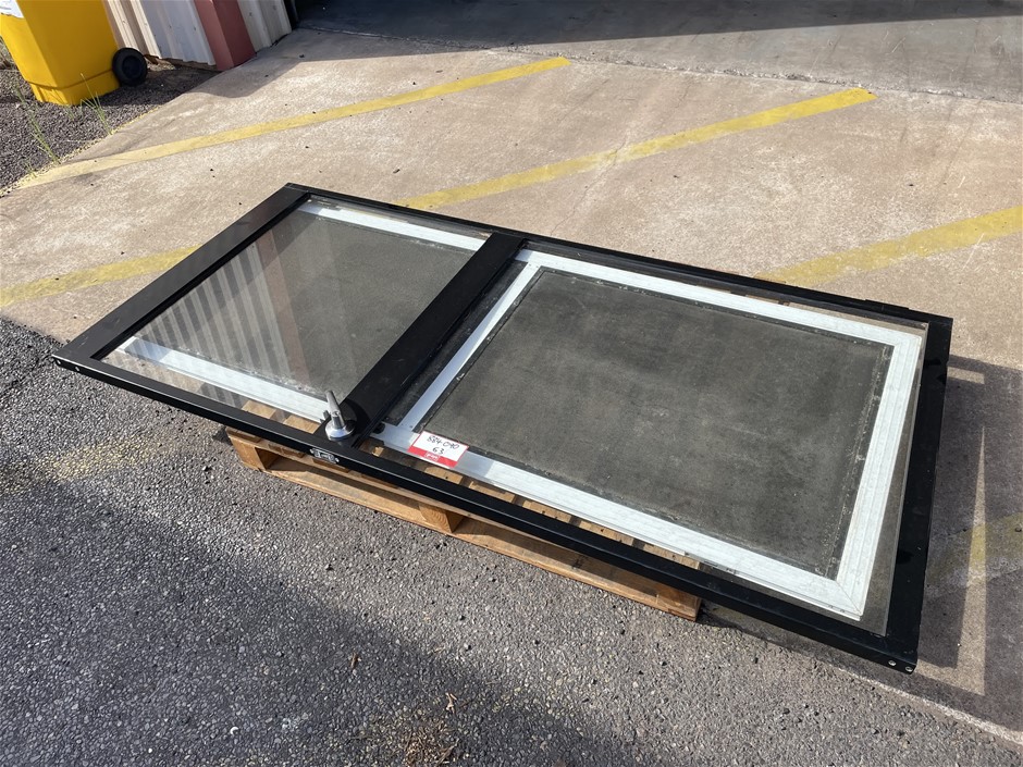 1 x Glass Entry door & 1 x Screen door