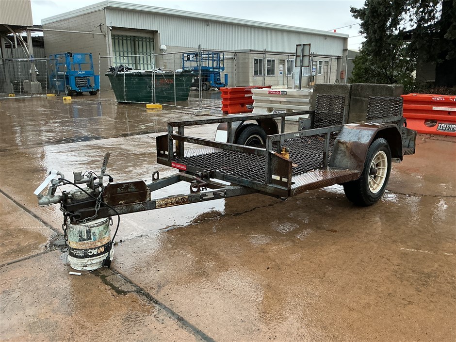 <p>2005 TRLFAO BOX93A Single Plant Trailer</p>