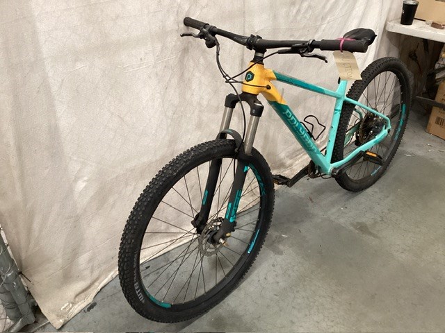 <p>Polygon Xtrada Seven Mountain Bike </p>