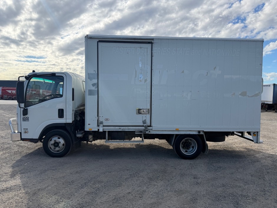 <p>2012 Isuzu NPR200   4x2 Pantech</p>