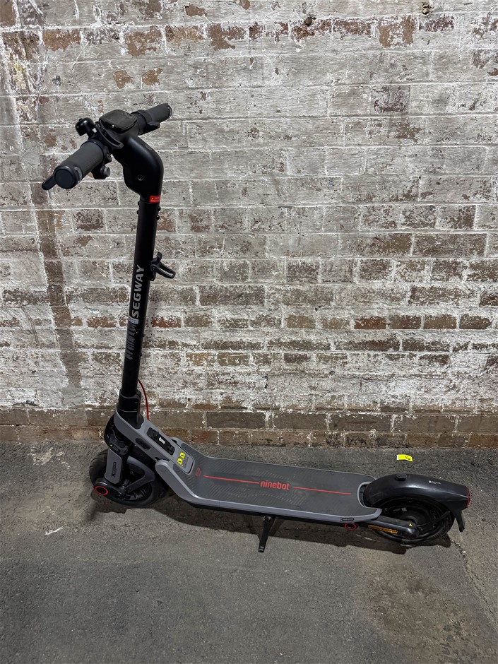 2025 SEGWAY NineBot E3 Pro KickScooter