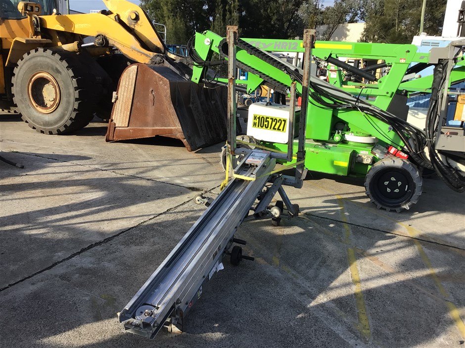 <p>Material Hoist SLC-18</p>