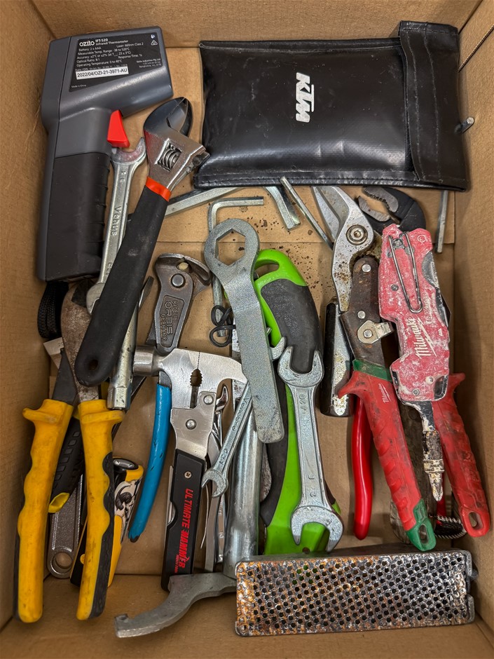 Quantity of Assorted Handtools