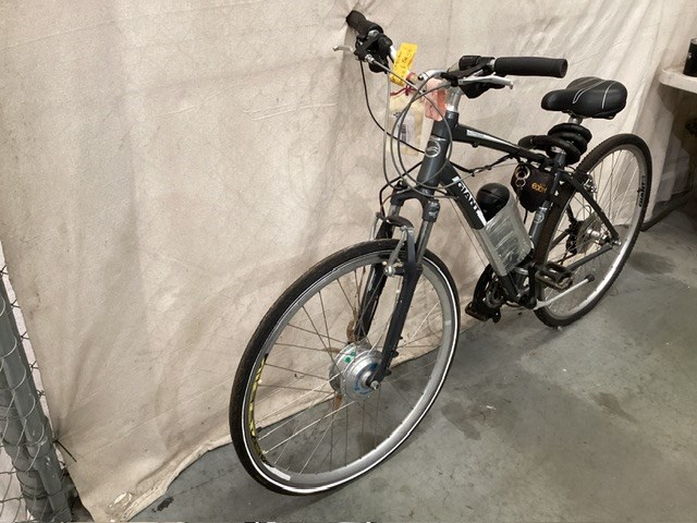 <p>Giant Electric Mountain Bike </p>