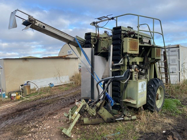 <p>Nairn 780LS Grape Harvester</p>