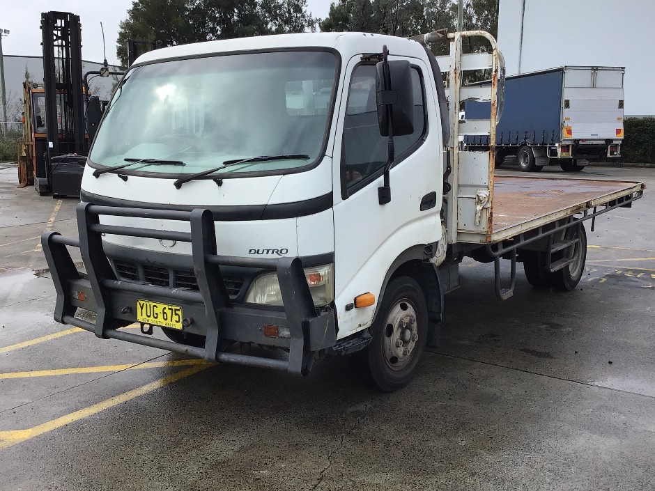 0001-23500754 · 2003 Hino U414   4x2 Tray Truck