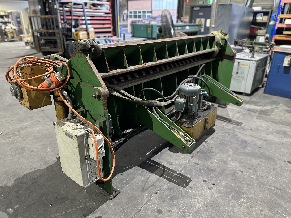 <p>2400mm Long Fully Hydraulic Folder with TDF Slot - Machine Maker Austral