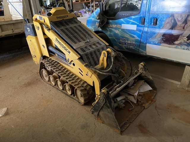 <p>Paddock STRKL2000 Mini Loader</p>