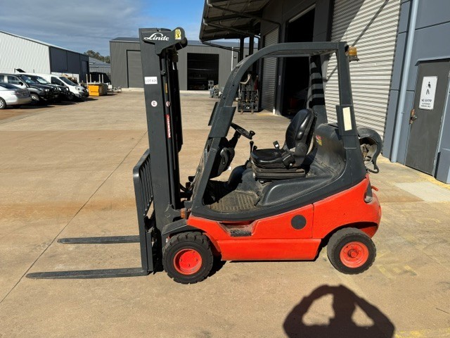 <p>2000 Linde H18T-03 LPG</p>