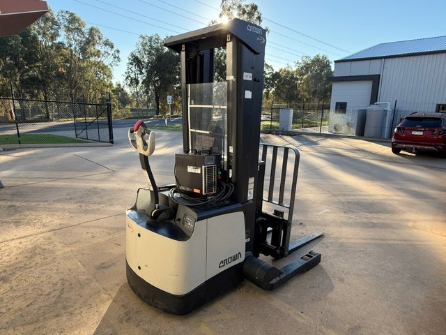 <p>2021 Crown SHR 5500 Electric</p>
