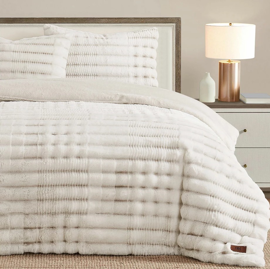 FRYE CHANNEL 3-Piece Comforter Set, King, Cream. N.B: 2 x pillow cases miss