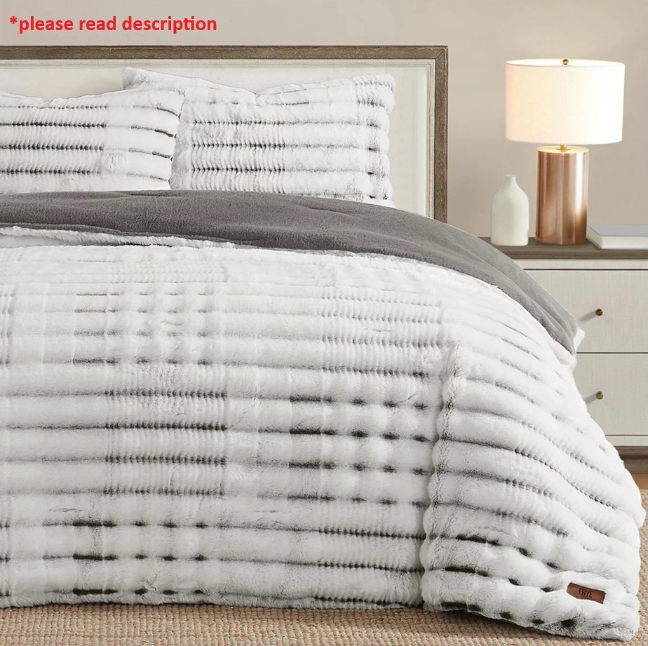 FRYE CHANNEL 3-Piece Comforter Set, King, Grey. N.B: 2 x pillow case missin
