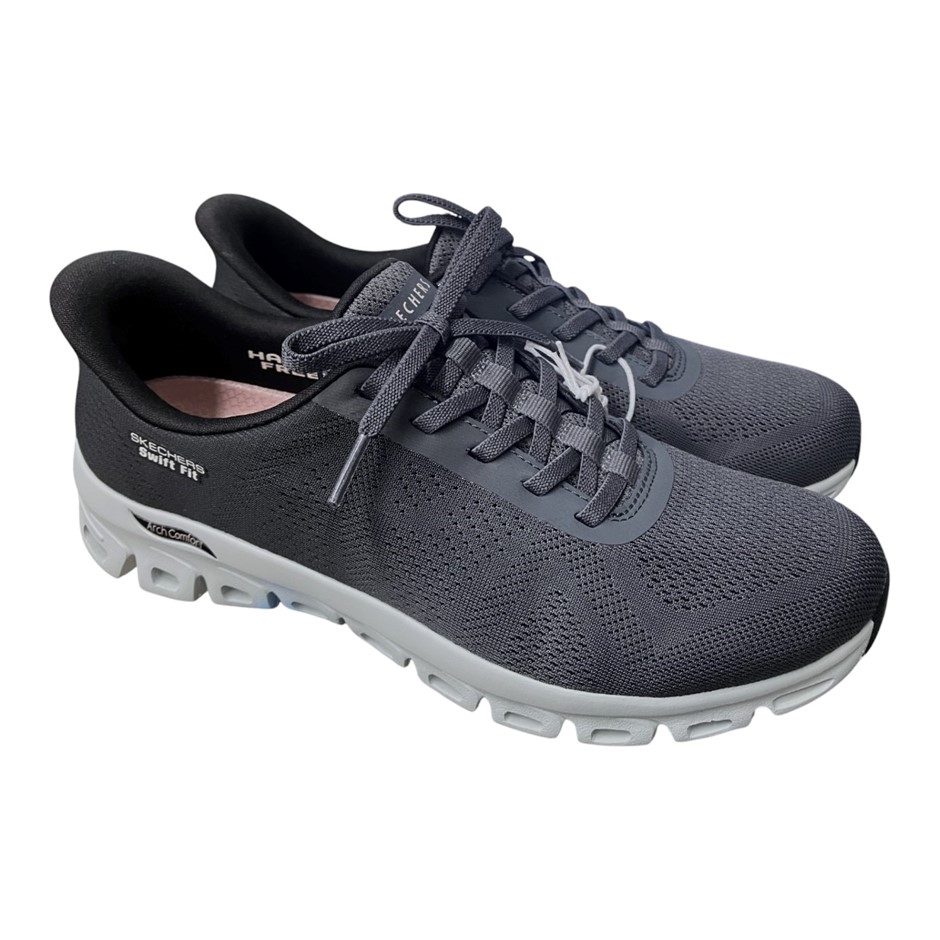 SKECHERS Women's Glide Step Shoes, Size US7, Black, 179276. NB: slight mino