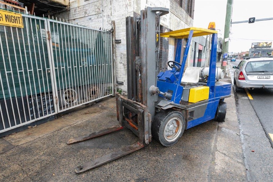 Nissan RGH02A 4 Wheel Counter Balance Forklift