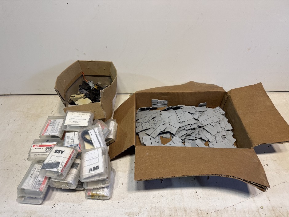 <p>DIN rail connector insulator ends, ABB auxiliary connectors, used relays