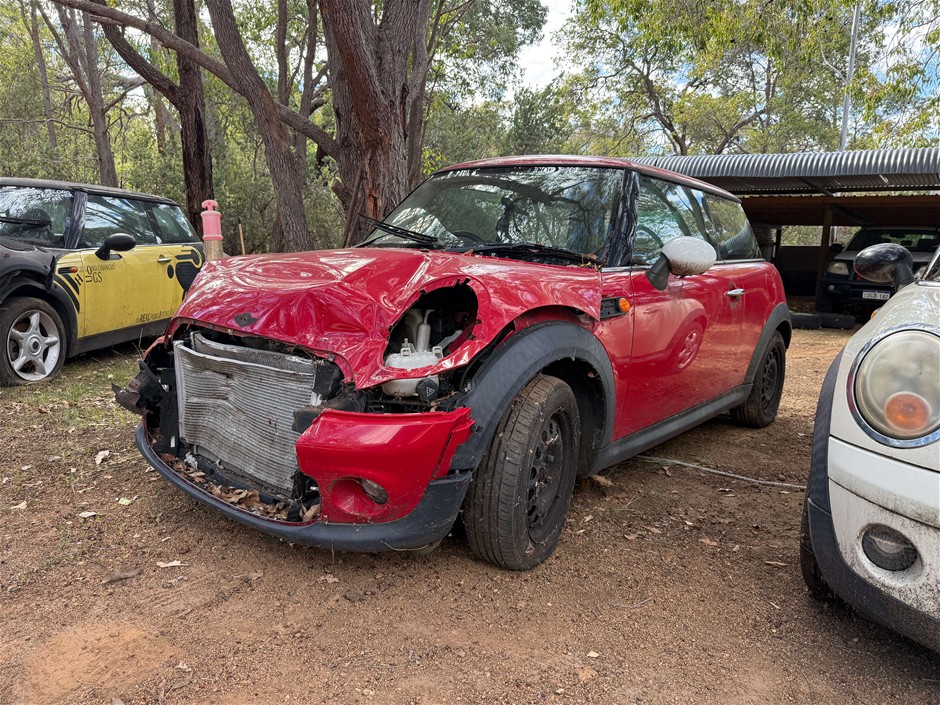 2011 Mini Cooper Manual Hatchback (WOVR-REPAIRABLE)